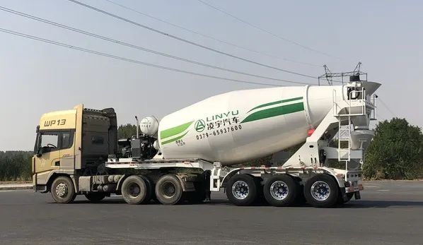 半掛混凝土攪拌車會是行業(yè)新風(fēng)口嗎？聽聽專家怎么說