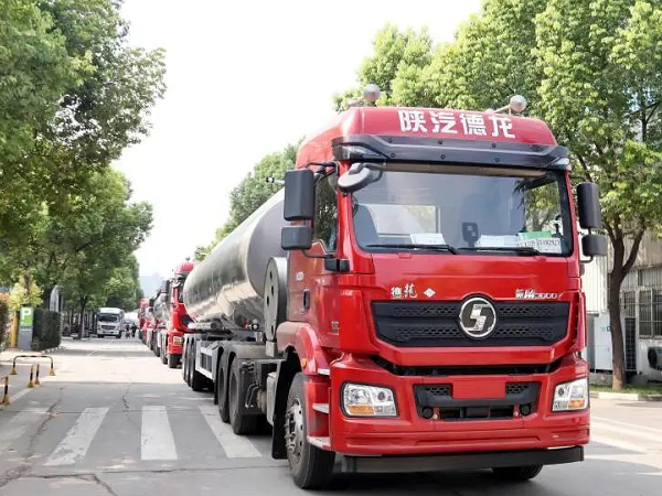 疫情之下，海外客戶線上訂車(chē)，20臺(tái)凌宇罐車(chē)批量交付！