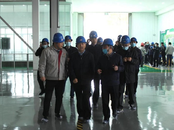 西安市人大常委會(huì)黨組書記、主任胡潤澤為中集凌宇高端制造點(diǎn)贊