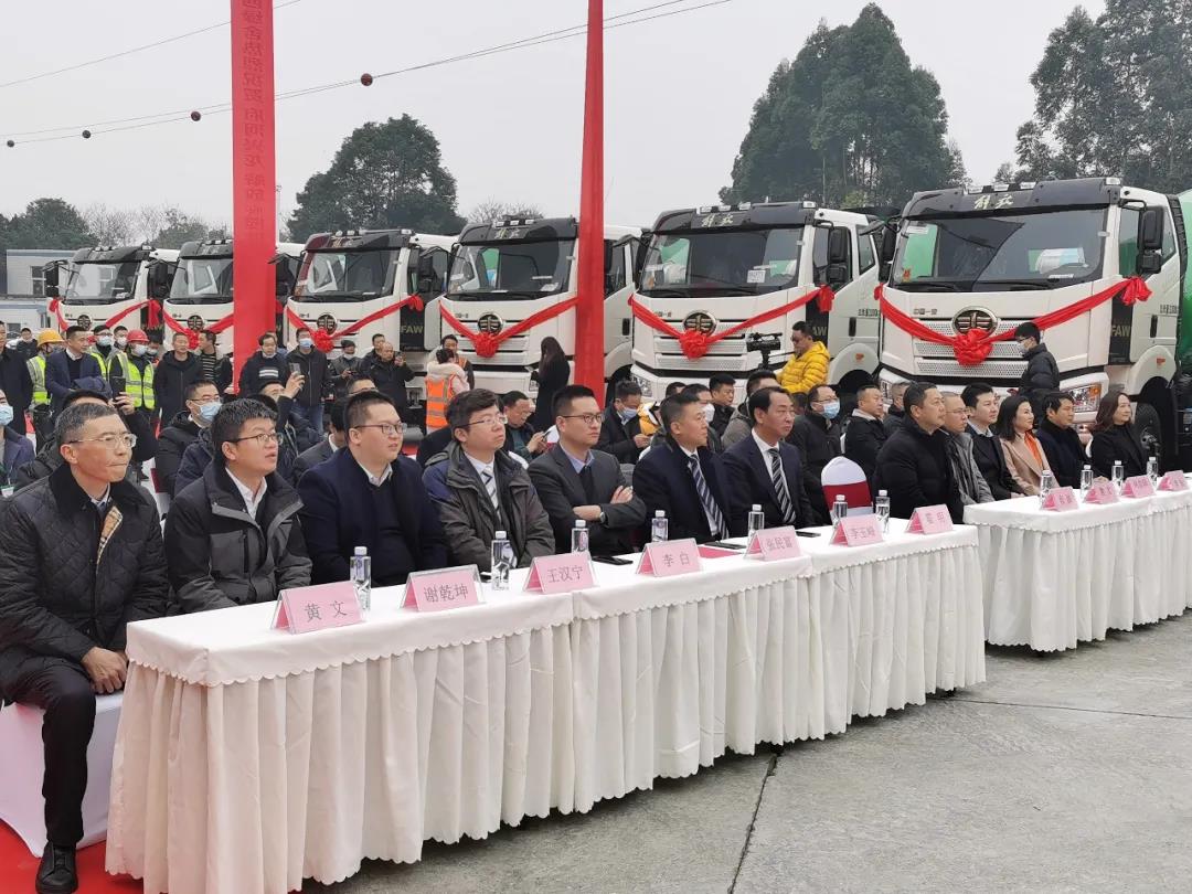 瑞虎迎新 戰(zhàn)績恢弘！80臺解放&凌宇一體化攪拌車交付蜀國之地